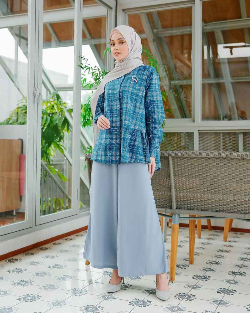 Qizlarning yalangoch dumbalarining shaxsiy suratlari