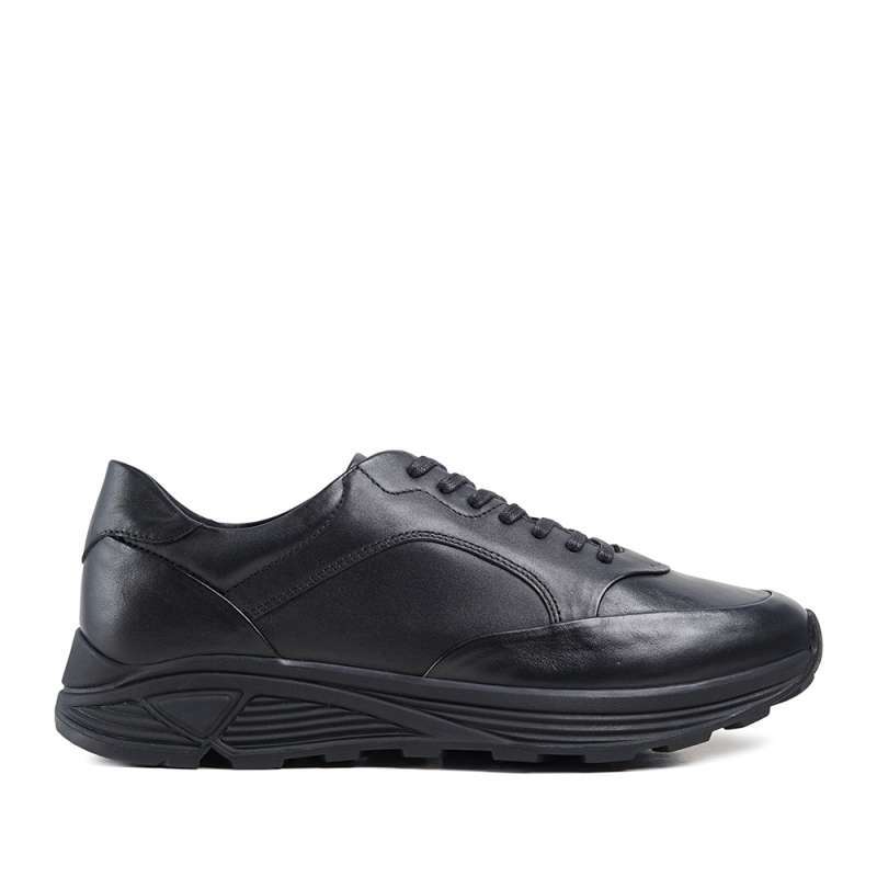 Sepatu sneakers full black sale
