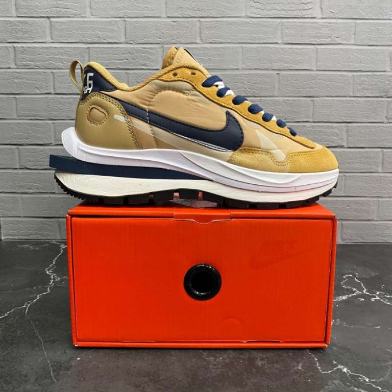 sepatu Nike sacai waffle sasame