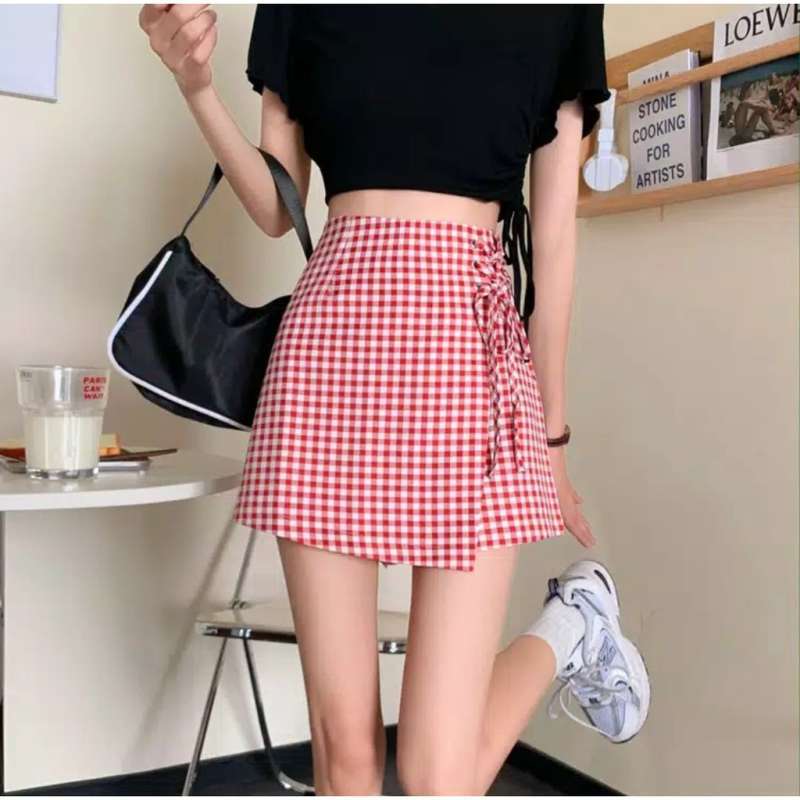 Er, xotin va qiz dosti ortasidagi uchlik haqidagi uy qurilishi videosi. Yetuk va retro jinsiy aloqa porno filmlar