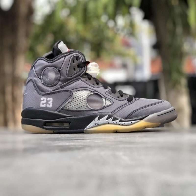 Jordan x store off white harga