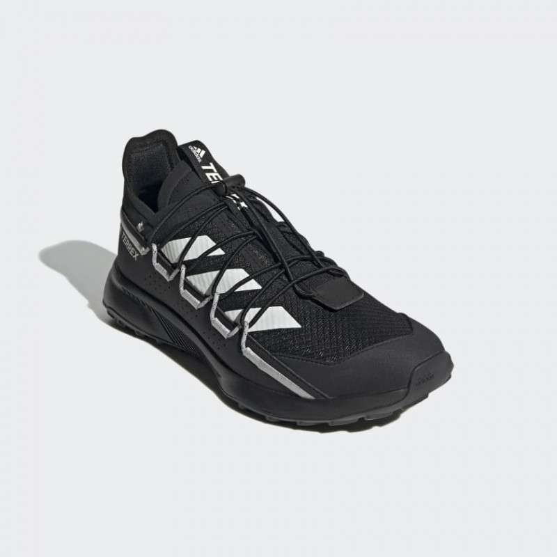 Sepatu best sale trekking adidas