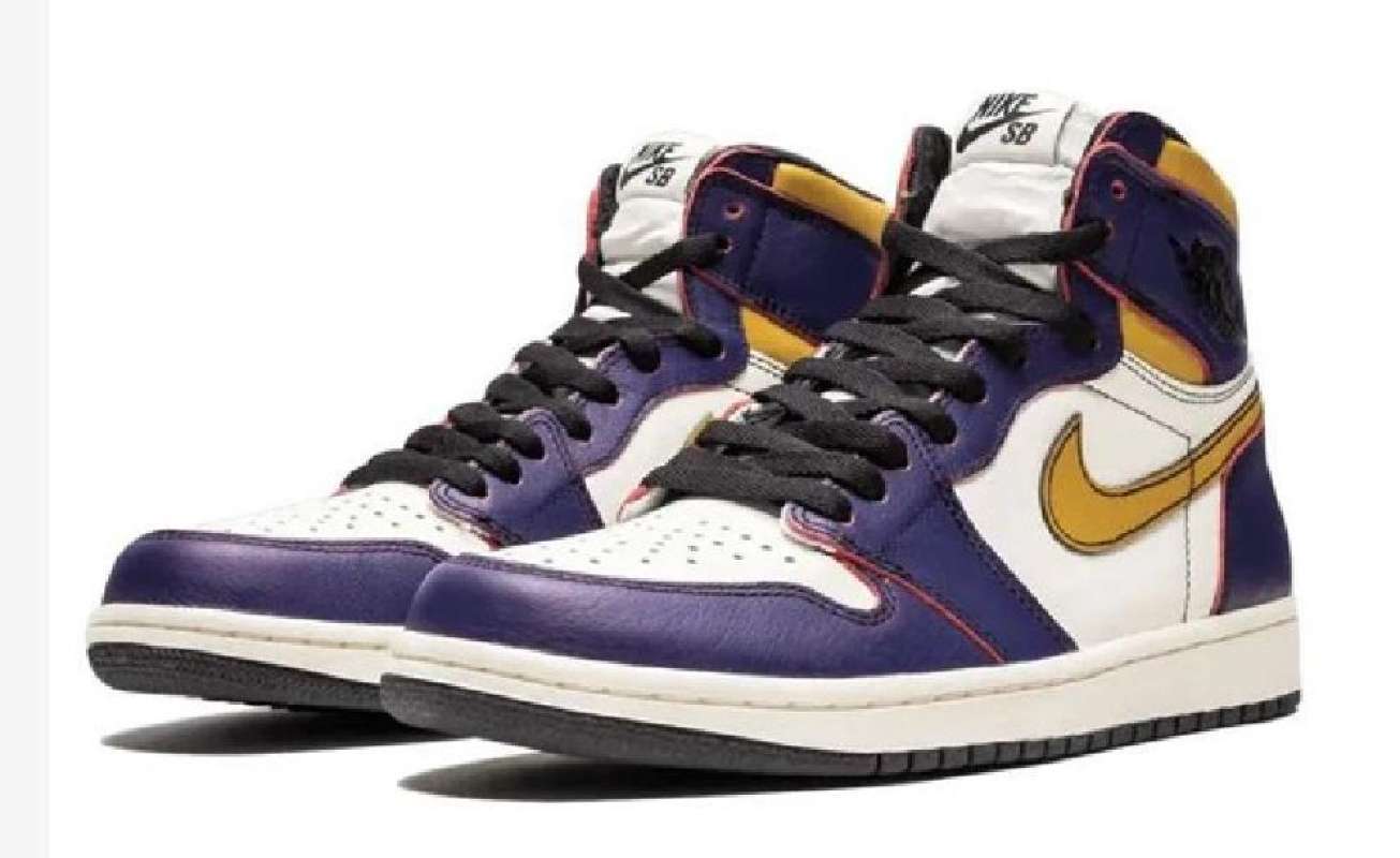 Sepatu Air Jordan Retro Gold And Black Air Jordan 1's Air Jordan