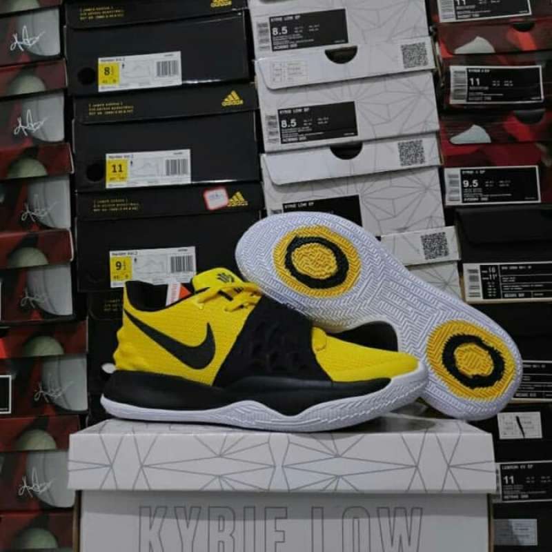 Jual Kyrie 4 Low Amarillo di Seller MasTEGUH Tugu Selatan Kota