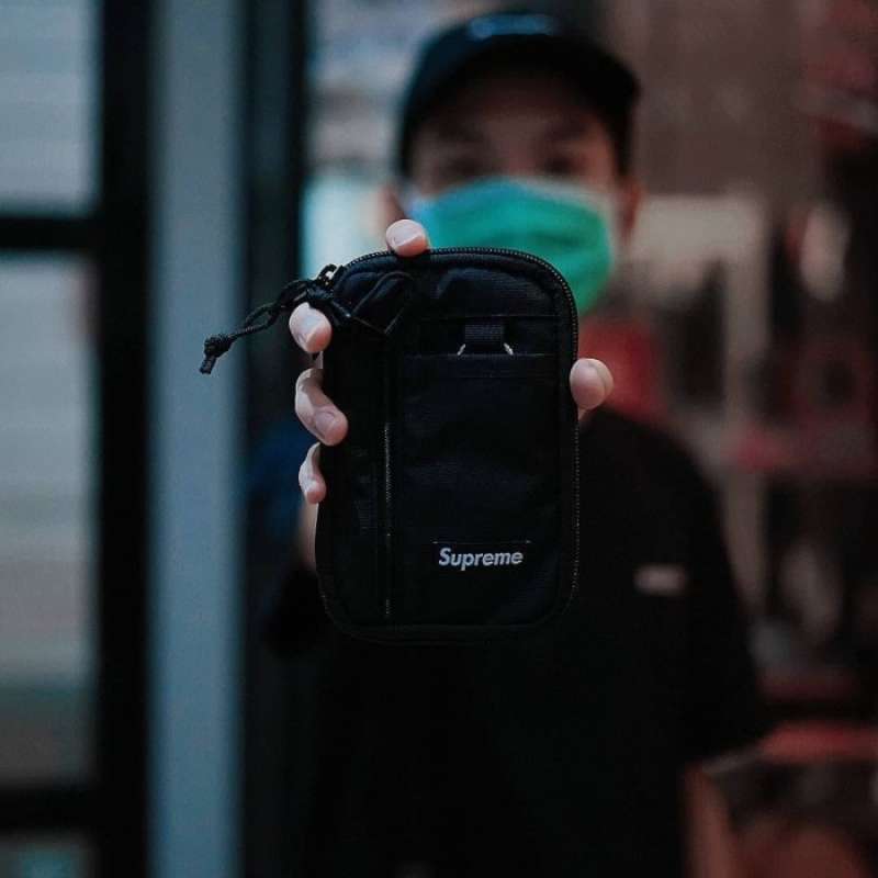 Supreme small zip pouch black clearance