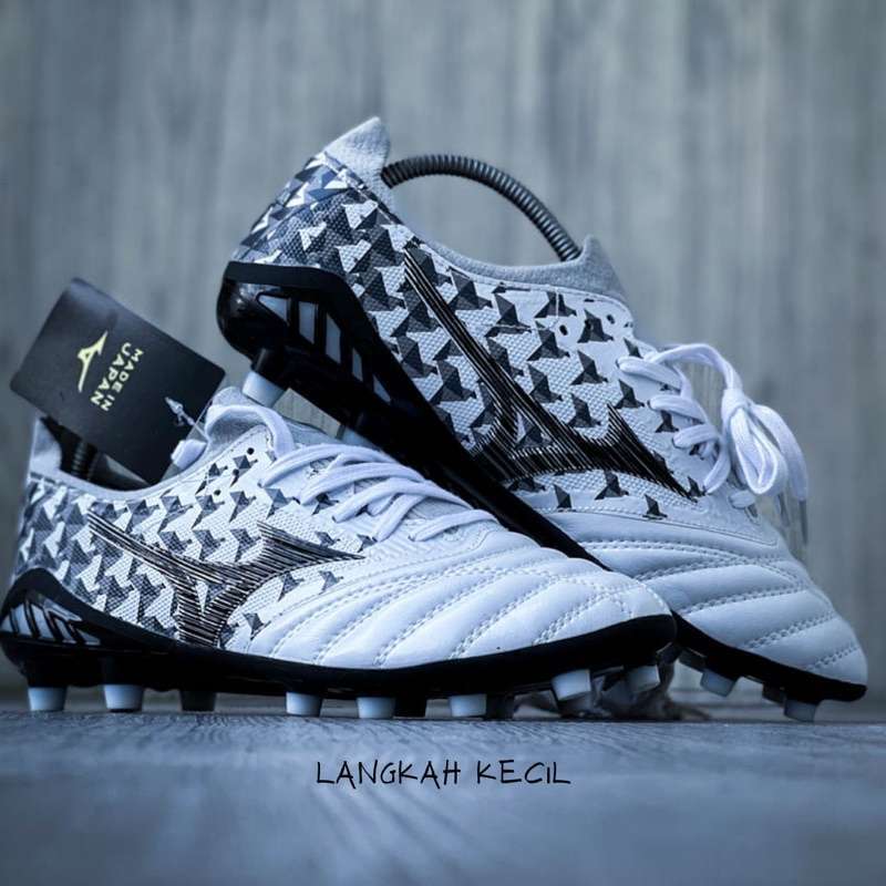 Sepatu bola top mizuno morelia