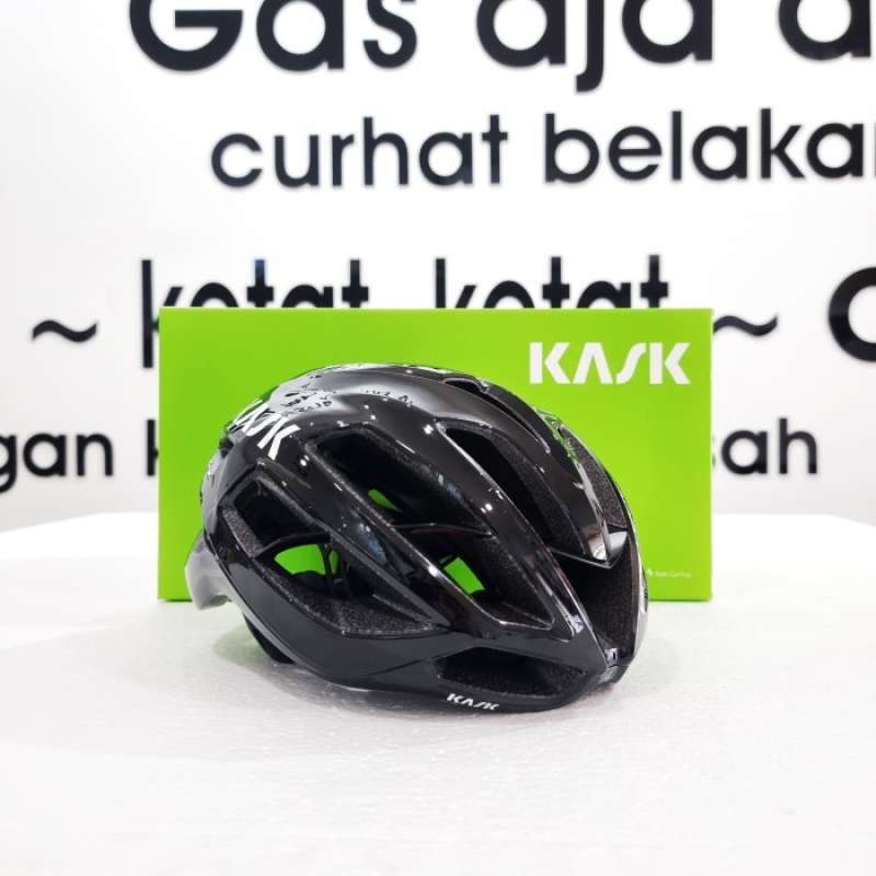 Helm protone 2025