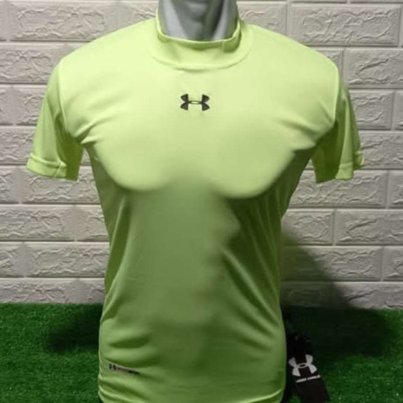 Kaos golf under armour top