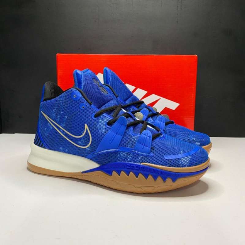 Sepatu basket hotsell kyrie irving