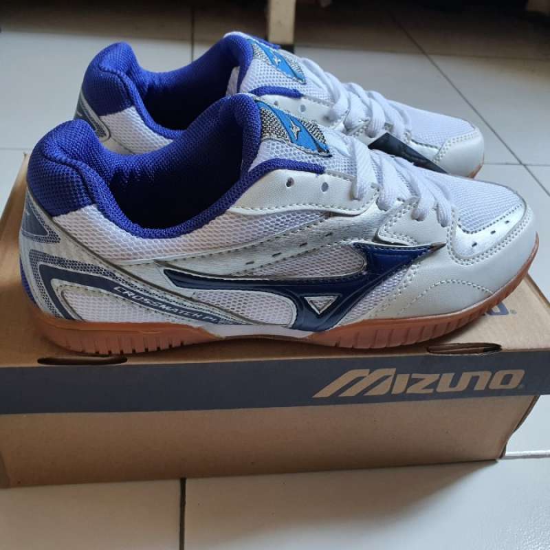 Sepatu pingpong on sale mizuno