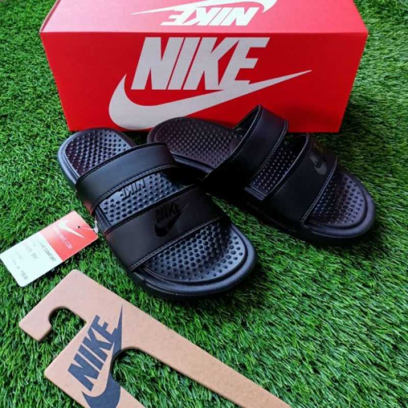 Nike benassi slides double strap hotsell
