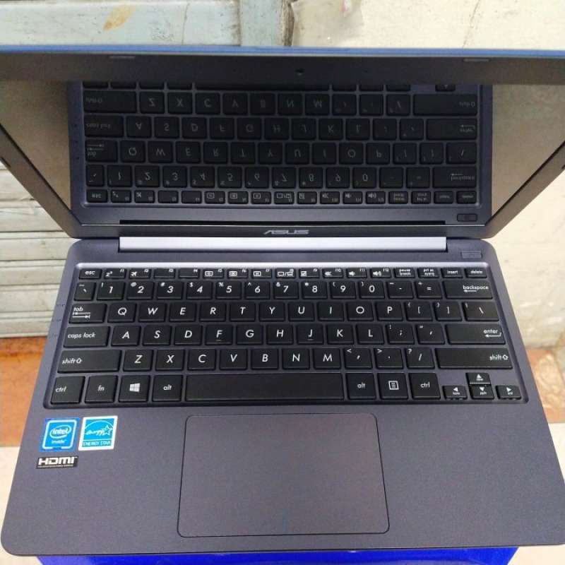 notebook Asus E203M intel