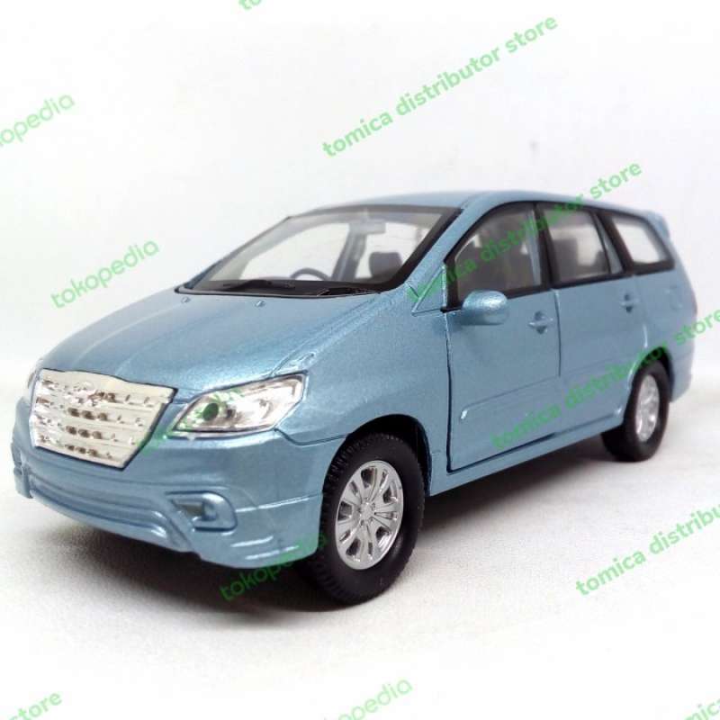 Tomica toyota innova 2025
