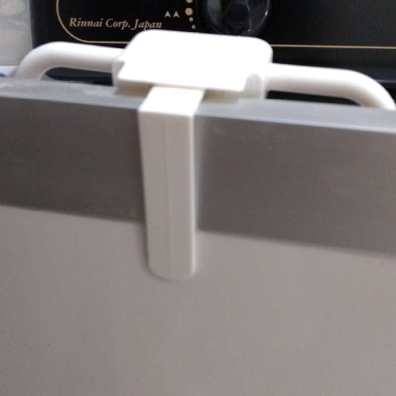 Daiso Towel Hanger Hook Gantungan Handuk pada Lemari Bak Cuci Piring
