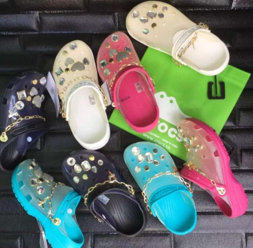 Crocs x sales yang mi