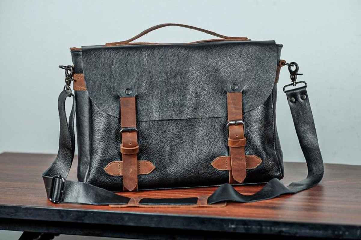 Messenger hotsell bag kulit