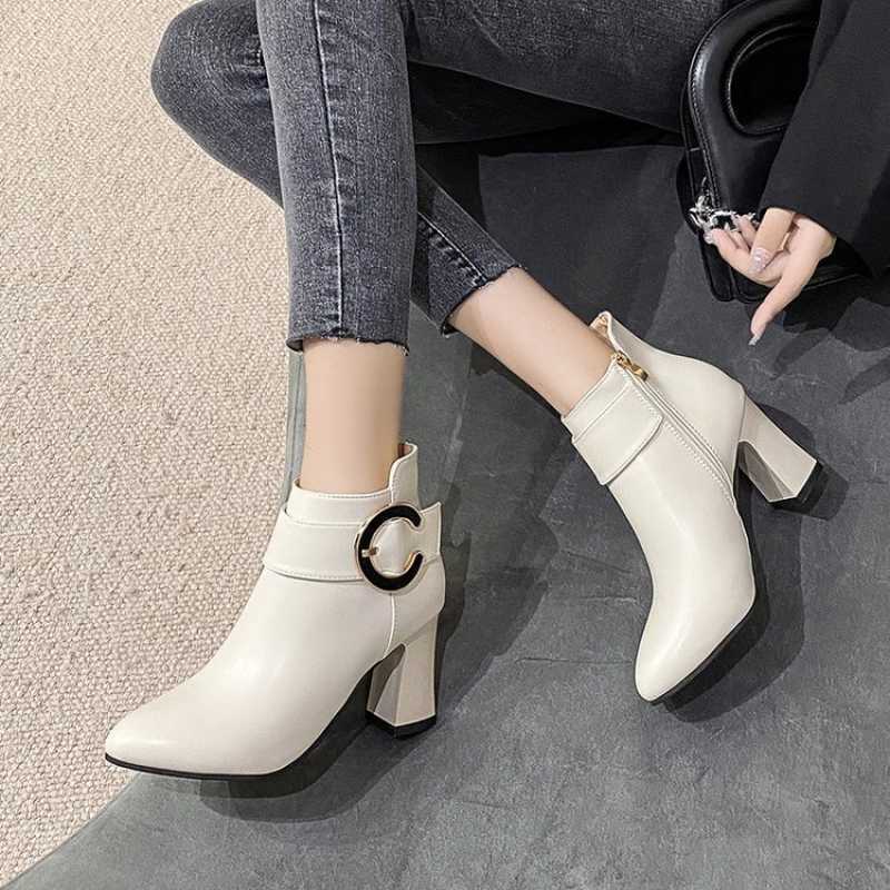 Sepatu boots heels on sale