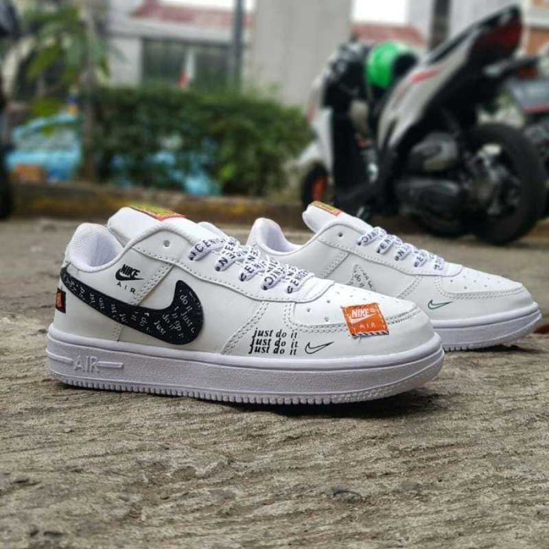Sepatu nike limited edition online