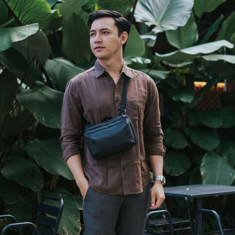 Sling bag store anti air