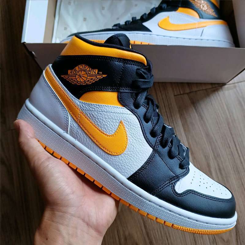 靴 Air Jordan 1 Mid SE \"Laser Orange Black\" Nike Air Jordan Wmns Air Jordan 1 Mid SE White Laser Orange