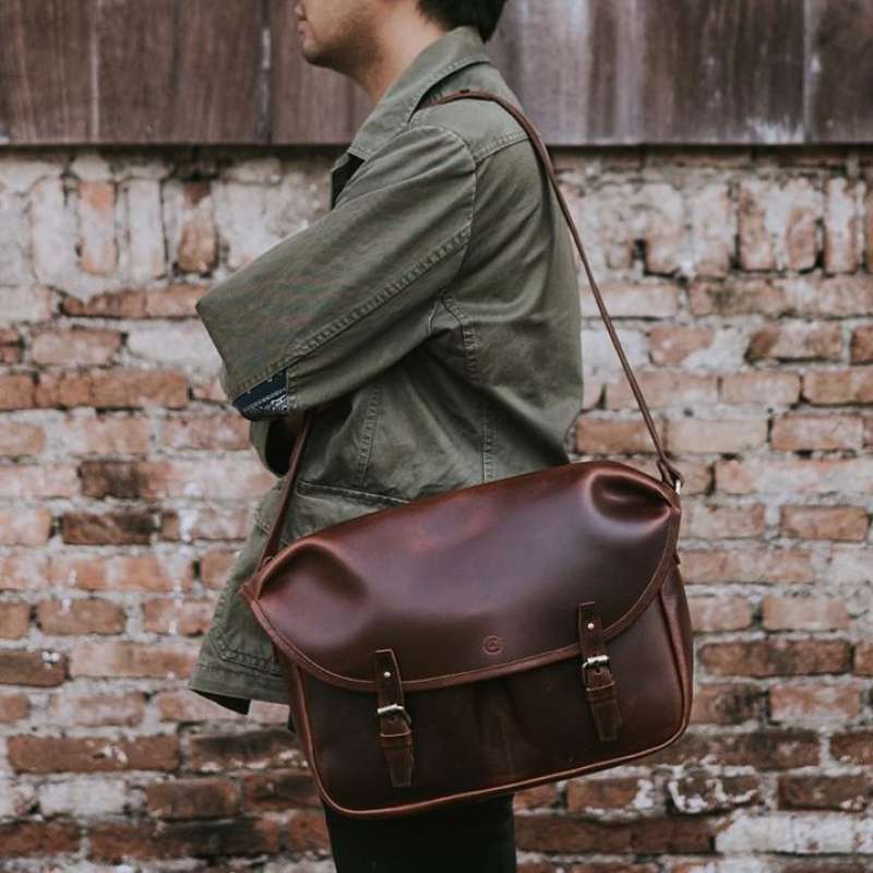 Postman bag leather store