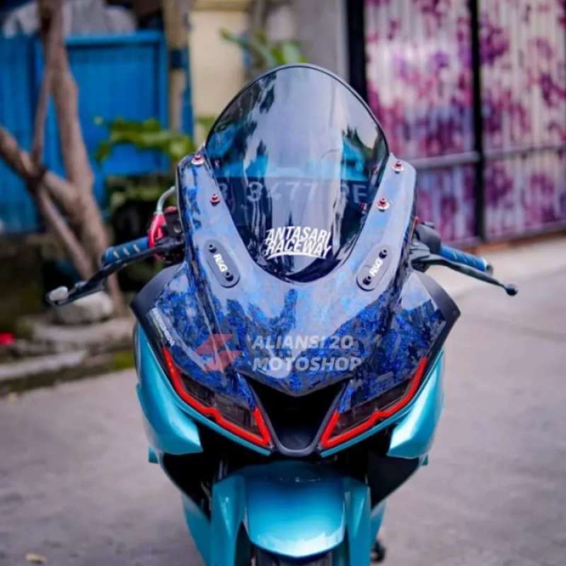 Windshield r15 v3 clearance