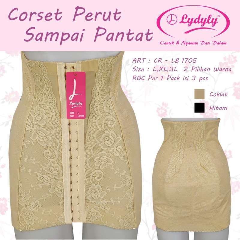 Bir yigit telefonda video kormoqda.