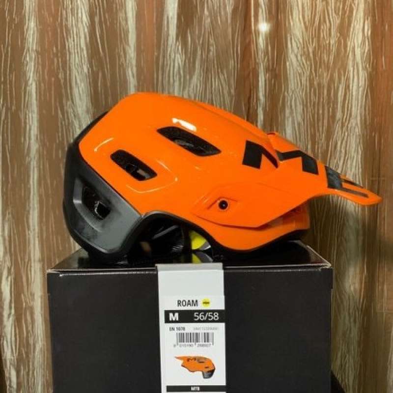 Met best sale roam orange