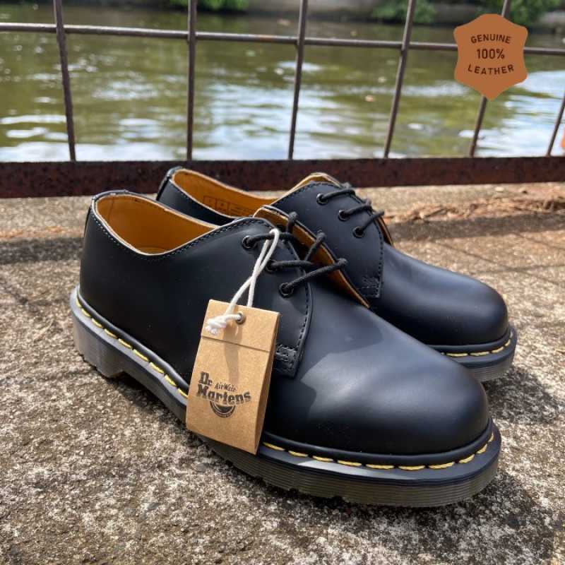 Best Selling Docmart Boots Dr martens 1461 black smooth low 3 hole Hitam 41