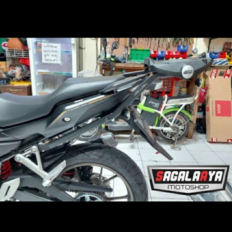 Box givi sale cb150r