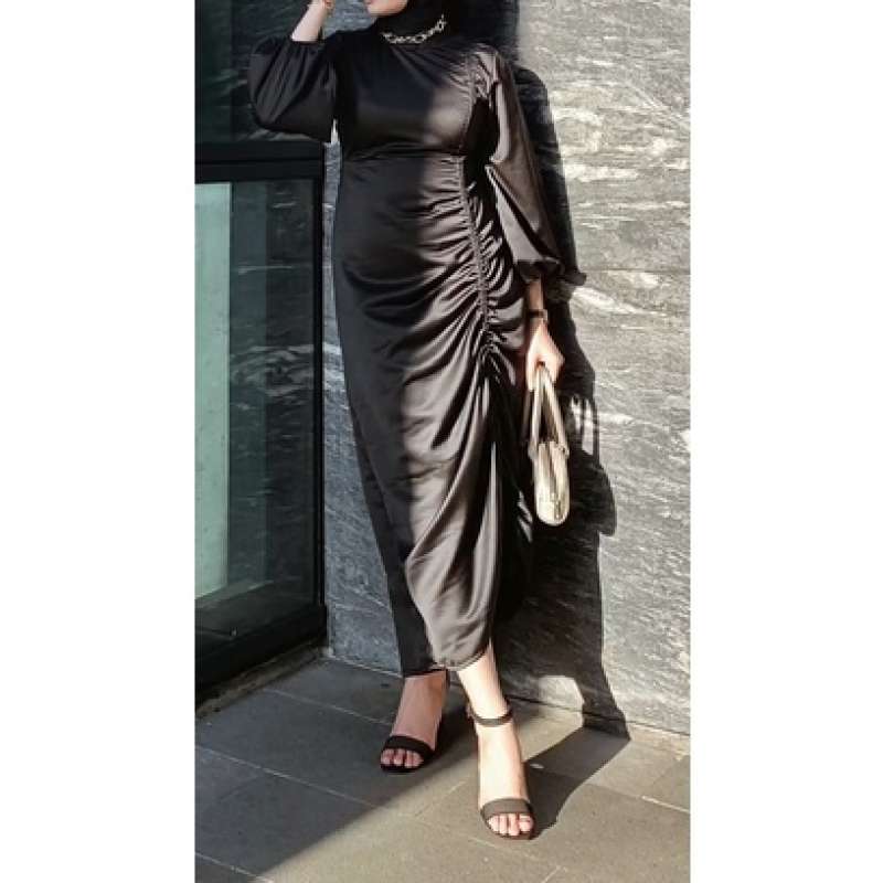 Gaun on sale satin modern