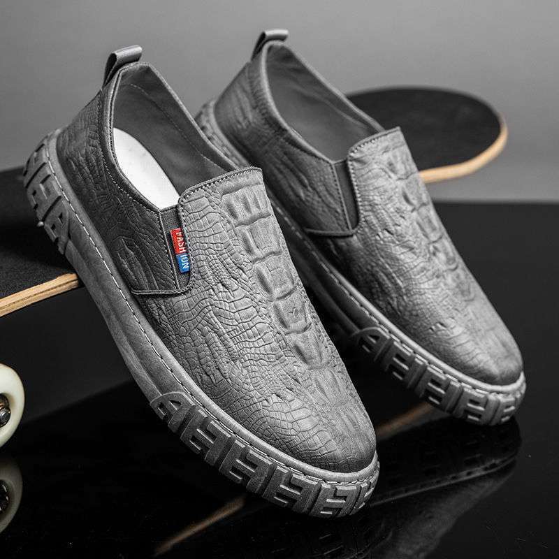 Sepatu slip store on crocodile