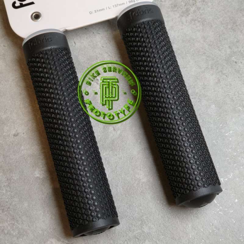 Fabric am grips top