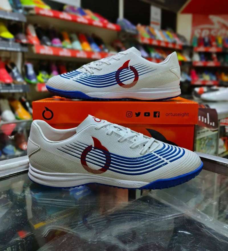 Futsal Quadra Tenis Futsal 40 Sepatu-futsal-lokal