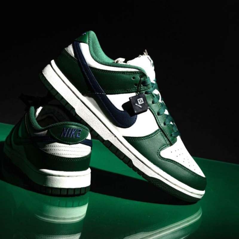Gorge Green Women Dunk Low Green Nike Dunk Low Retro Gorge Green Midnight Navy (Women's) DD1503-300 US