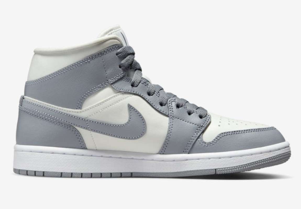 Nike Air Jordan 1 Mid Stealth W BNIB Authentic Original Ukuran Sepatu 38.5