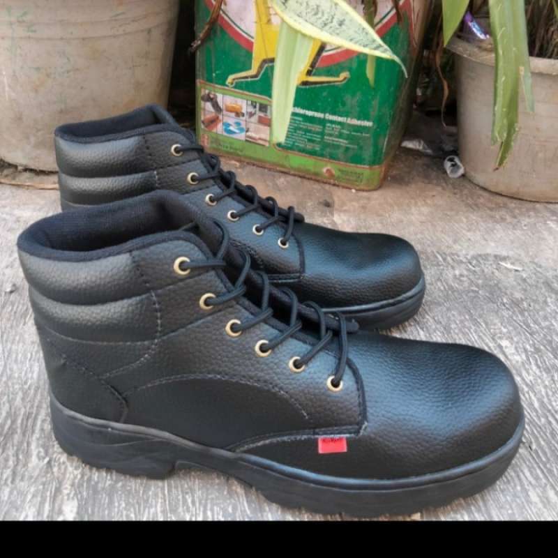 Sepatu kickers boots store