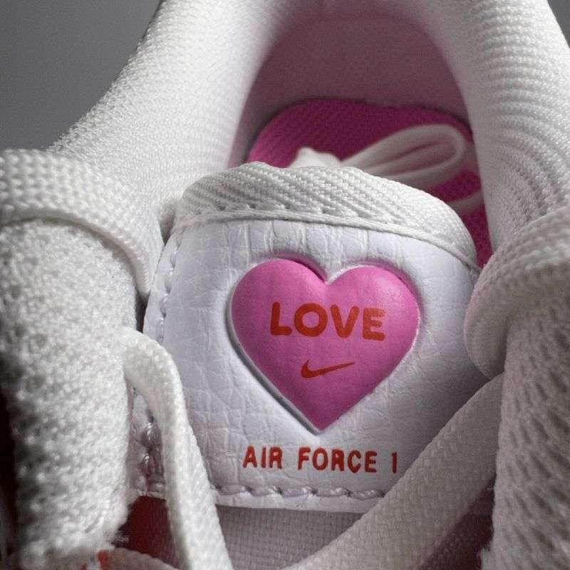 Air force 1 online lv8 valentine's day junior