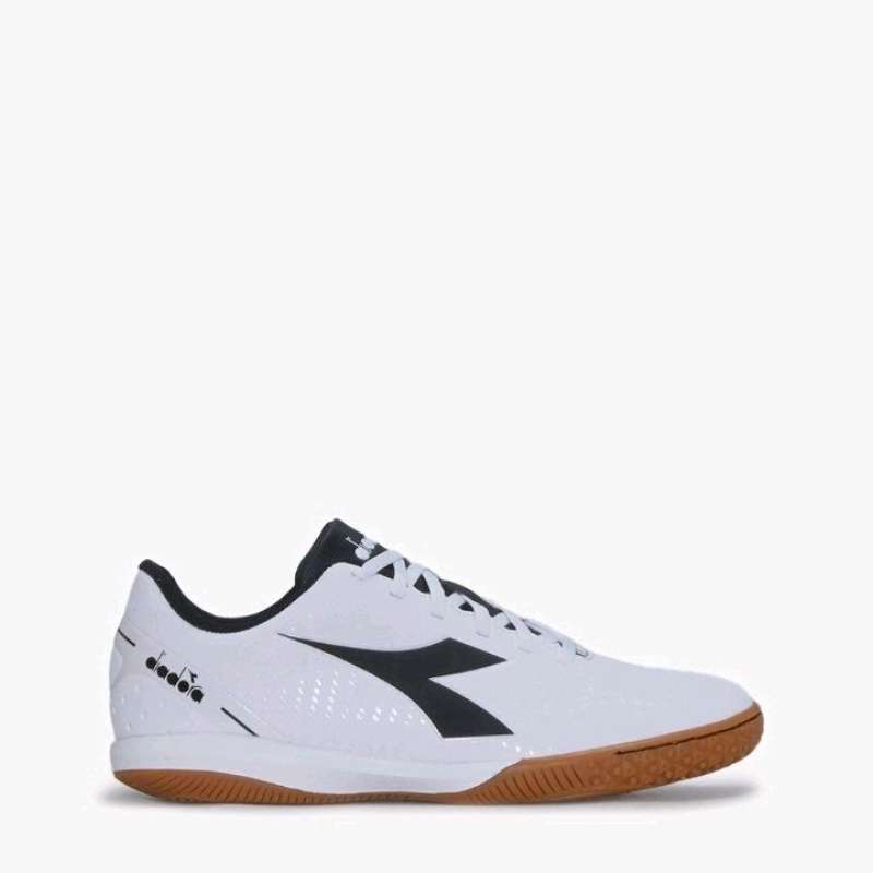 Diadora store futsal shoes