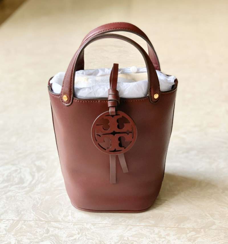 Tory burch miller bucket bag 2025