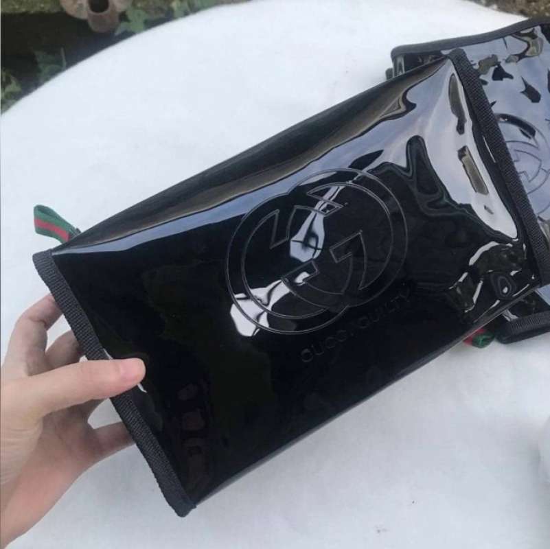 Gucci guilty deals pouch