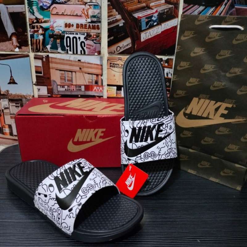 Jual SANDAL SLOP NIKE BENASSI SELOP HITAM DOODLE PUTIH PRIA WANITA