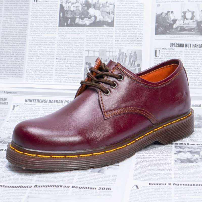 Docmart maroon top