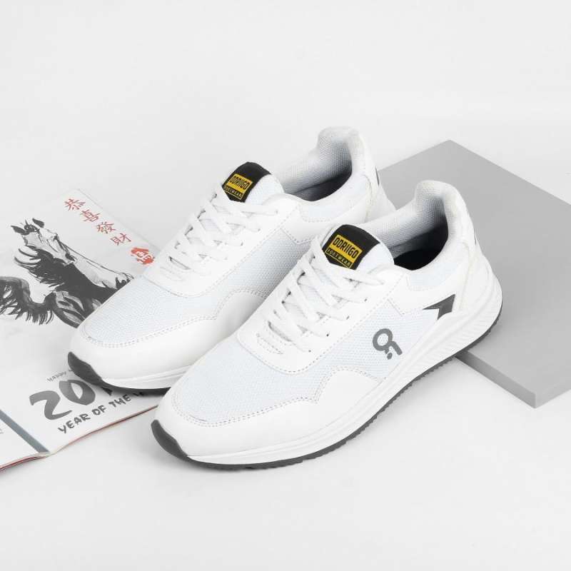 Sepatu Kasual Sneakers Pria Warna Putih Polos Original Brand Lokal