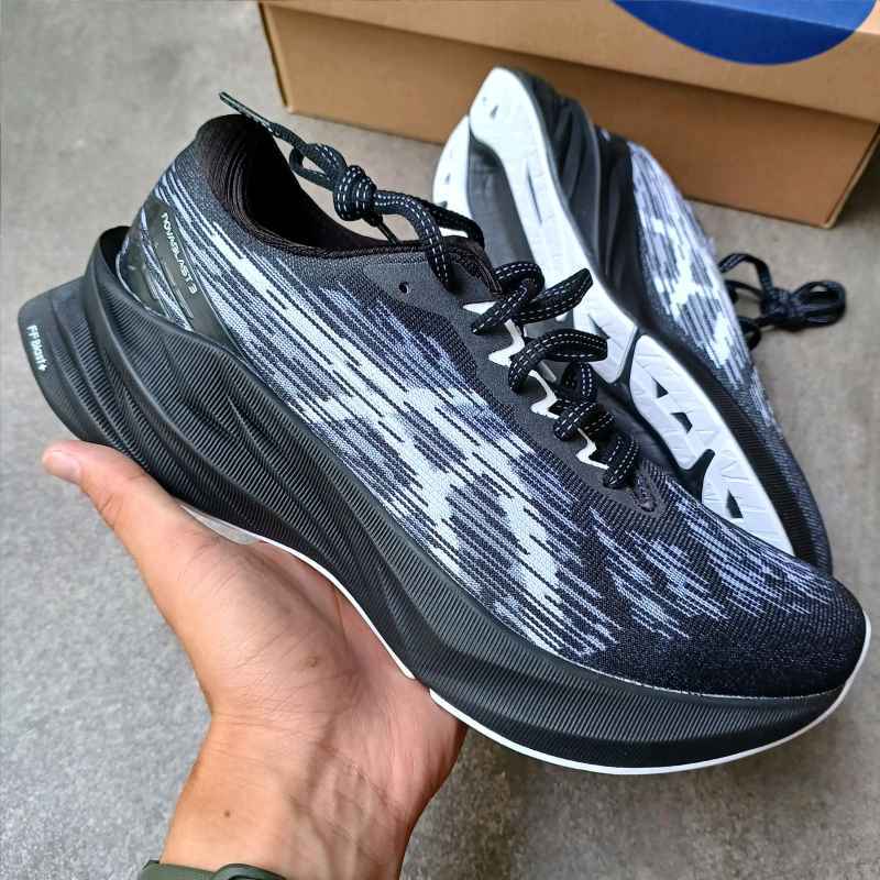 Asics Novablast Black White