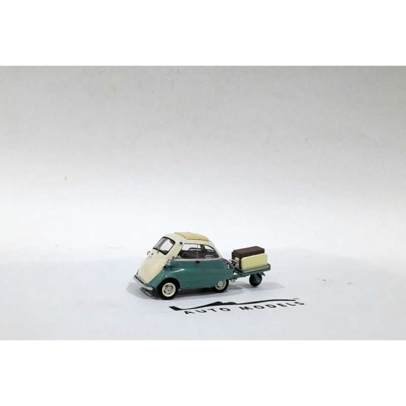 BMW Isetta „Wintersport“ with rear carrier, suitcase and