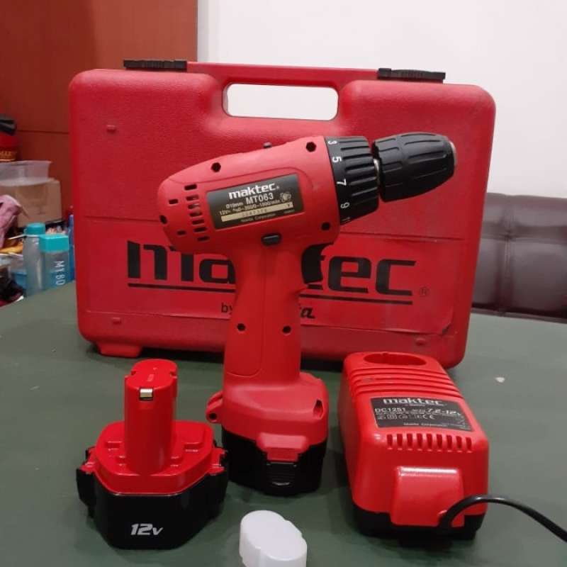 Maktec battery outlet