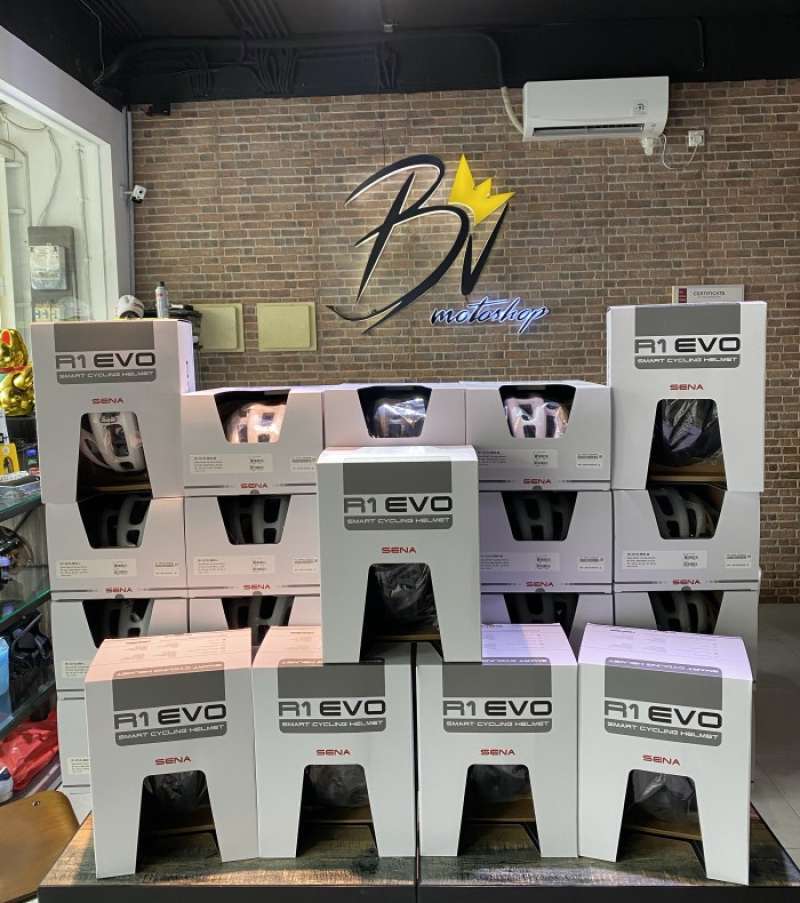 Sena r1evo best sale