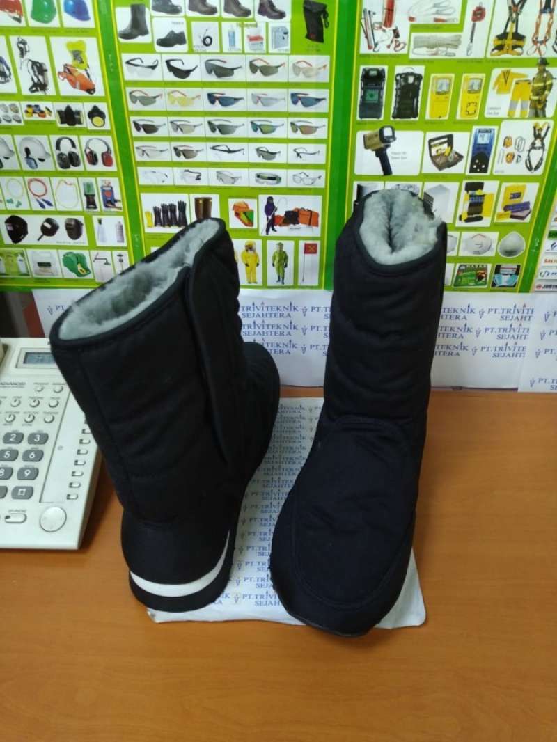 Cold storage boots sales