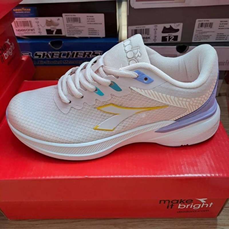 Harga sepatu running diadora wanita hot sale